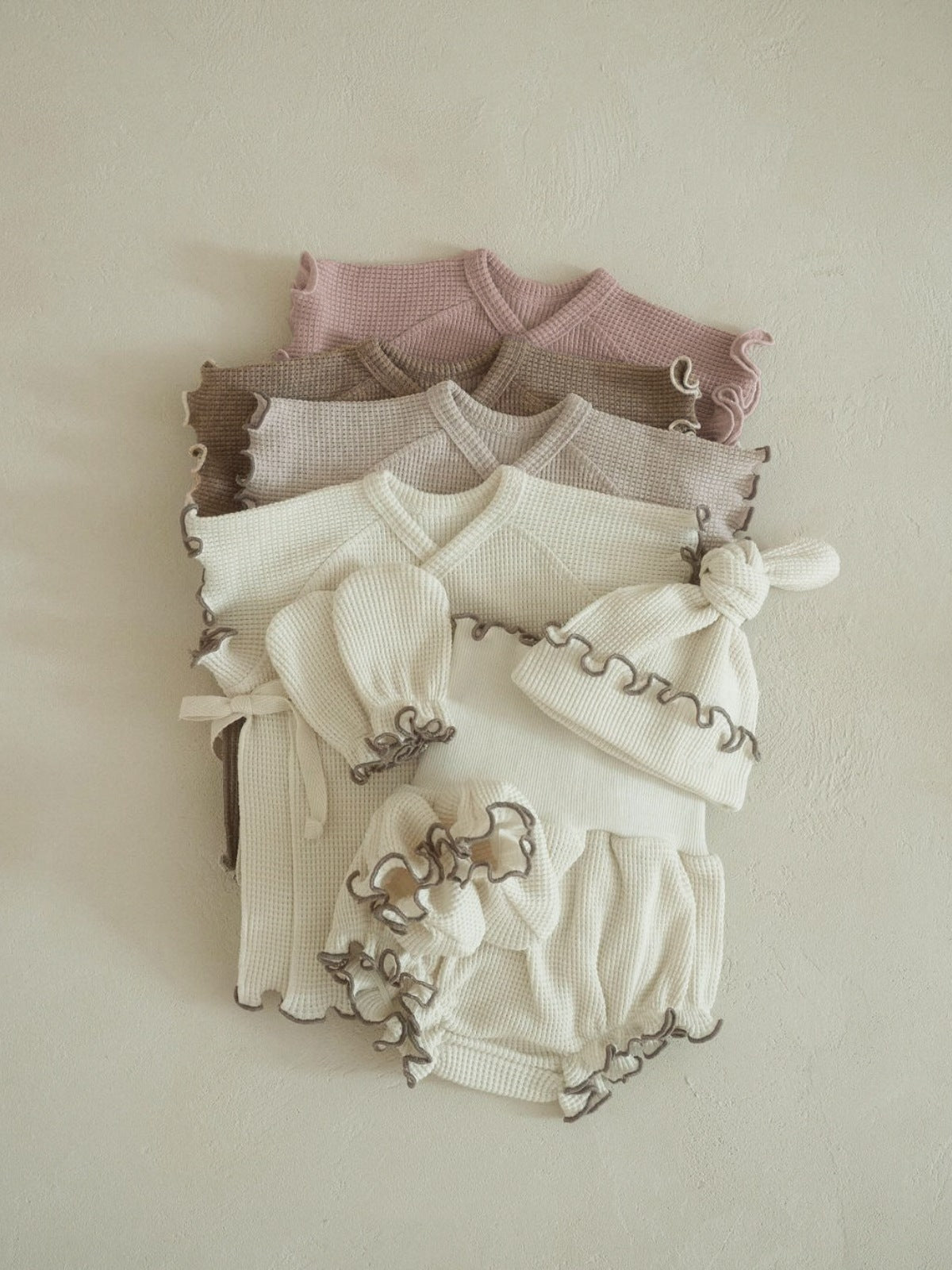 Summer Baby Kids Unisex Waffle Grid Short Sleeves Casual Monk Style Top T-Shirt And Bloomers And Hat Clothing Set - Image 4