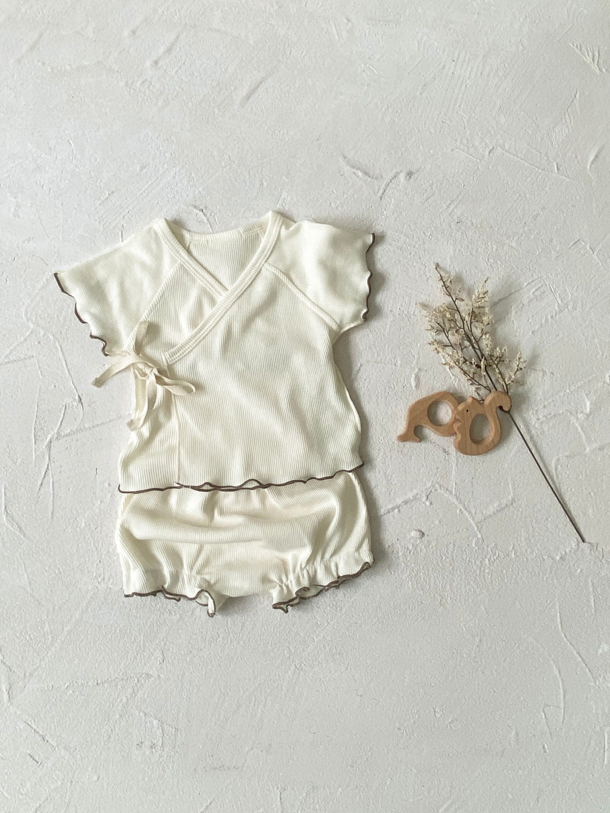 Summer Baby Kids Unisex Waffle Grid Short Sleeves Casual Monk Style Top T-Shirt And Bloomers And Hat Clothing Set - Image 2