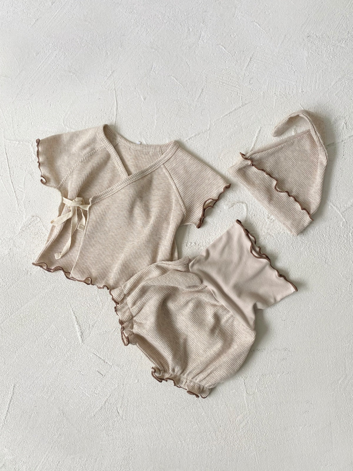 Summer Baby Kids Unisex Waffle Grid Short Sleeves Casual Monk Style Top T-Shirt And Bloomers And Hat Clothing Set - Image 9