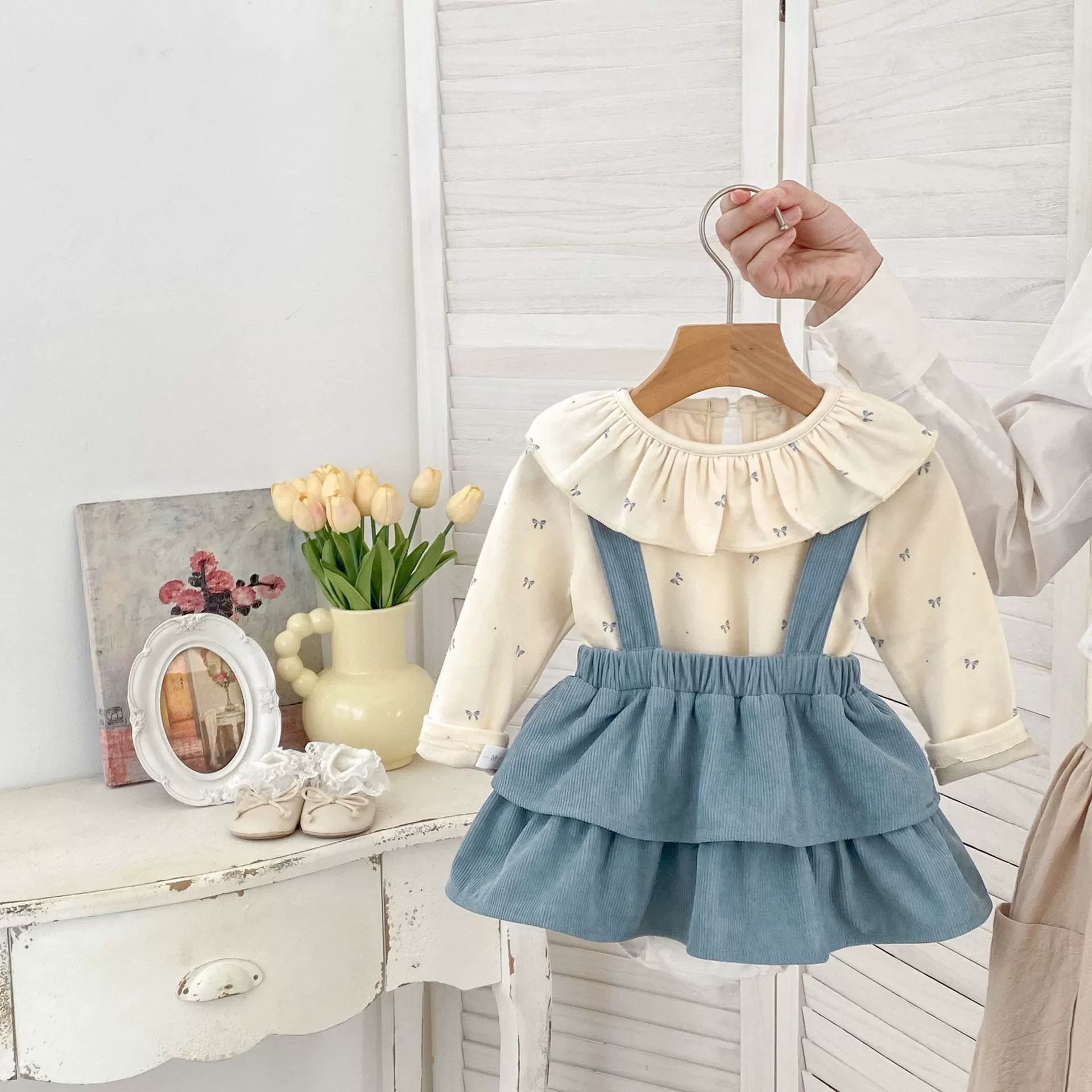 Spring and Autumn Baby Kids Girls Butterfly-bows Pattern Long Sleeves Beige Top and Sleeveless Onesies Overalls Clothing Set - Image 9